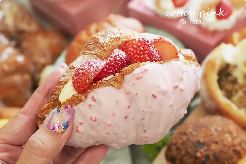 草莓季必吃！草莓可頌、巴斯克、生乳輕乳酪～牛頌草莓生乳可頌季節限定上市