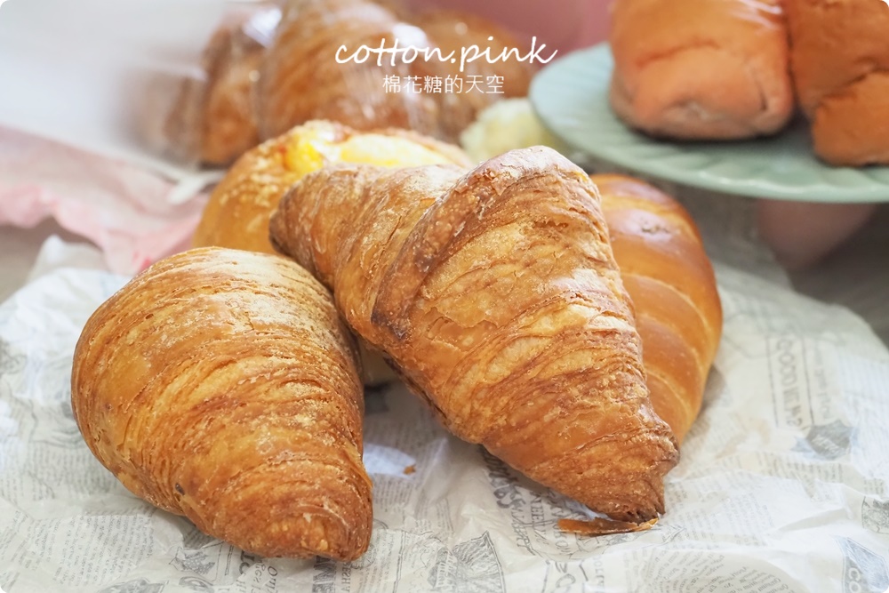 草莓季必吃！草莓可頌、巴斯克、生乳輕乳酪～牛頌草莓生乳可頌季節限定上市