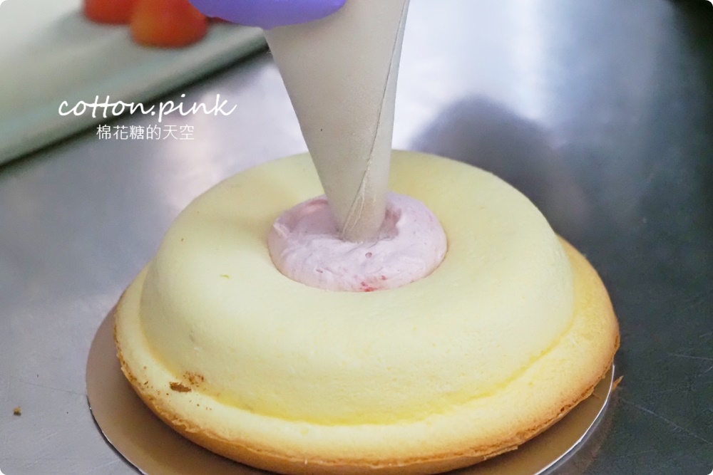 草莓季必吃！草莓可頌、巴斯克、生乳輕乳酪～牛頌草莓生乳可頌季節限定上市