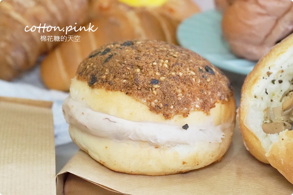 草莓季必吃！草莓可頌、巴斯克、生乳輕乳酪～牛頌草莓生乳可頌季節限定上市