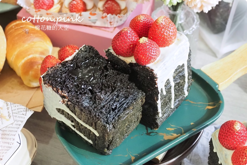 草莓季必吃！草莓可頌、巴斯克、生乳輕乳酪～牛頌草莓生乳可頌季節限定上市