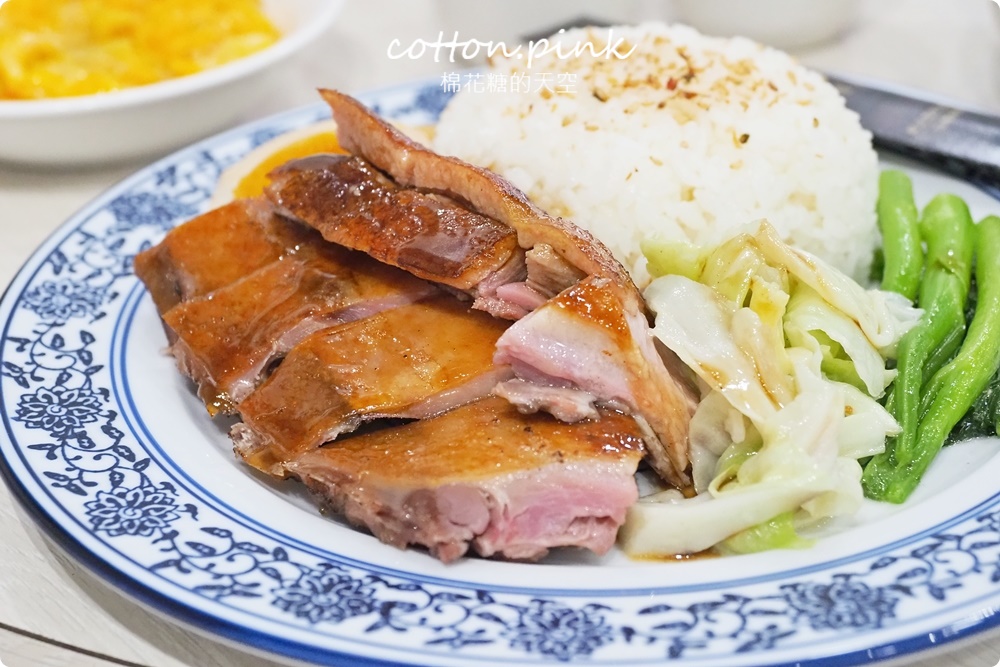台中頂級版燒臘三寶飯！龍富貴推出港式燒臘個人餐～升級櫻桃鴨超多汁