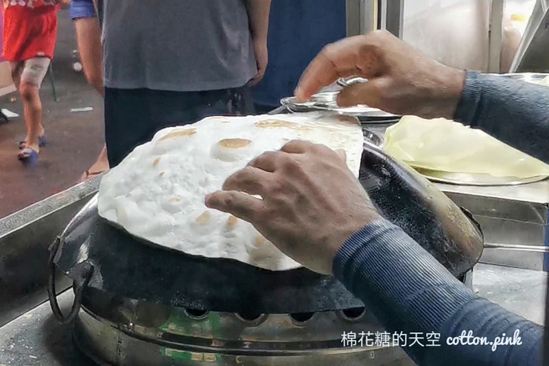 台中大慶夜市排隊攤位-印度甩餅，老闆超像國際巨星的啦～