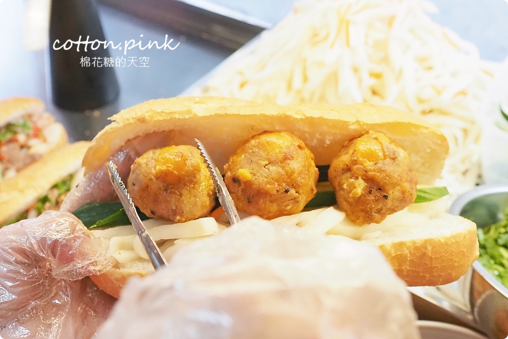 台中隱密越南麵包好好味！阿賢姐越南麵包少見蛋黃肉丸口味大推