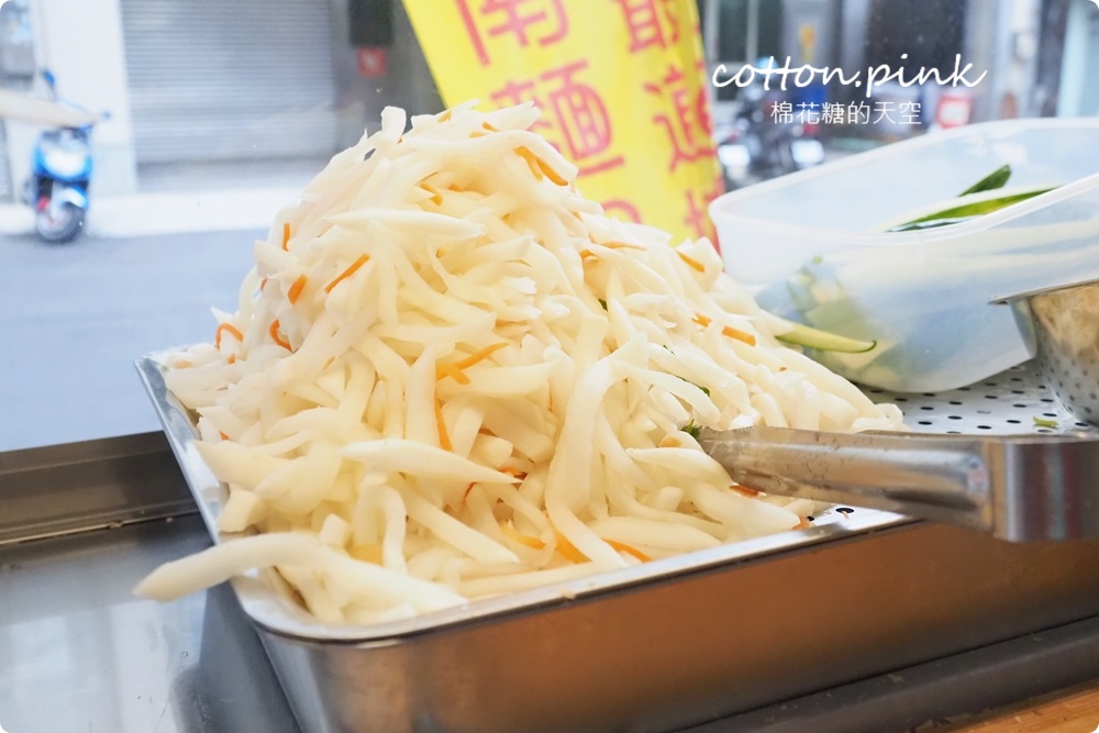 台中隱密越南麵包好好味！阿賢姐越南麵包少見蛋黃肉丸口味大推