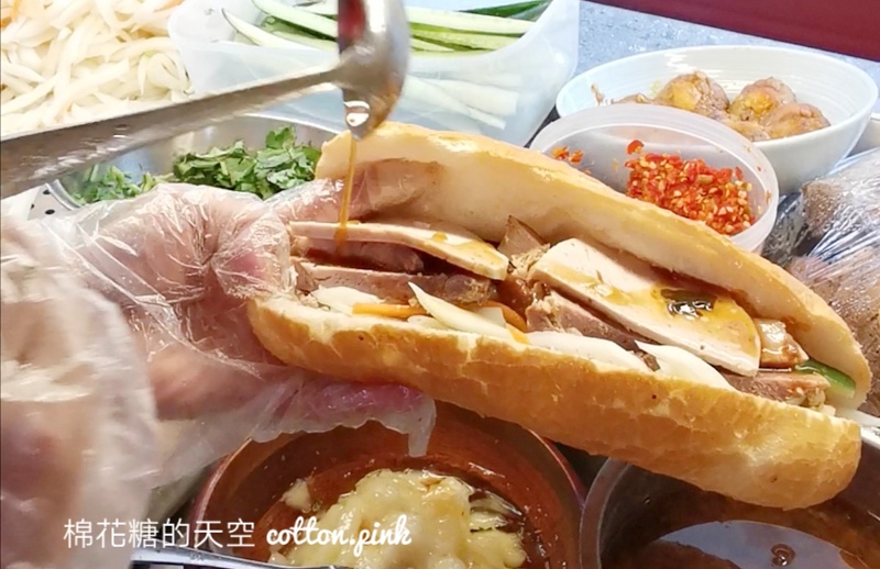 台中隱密越南麵包好好味！阿賢姐越南麵包少見蛋黃肉丸口味大推