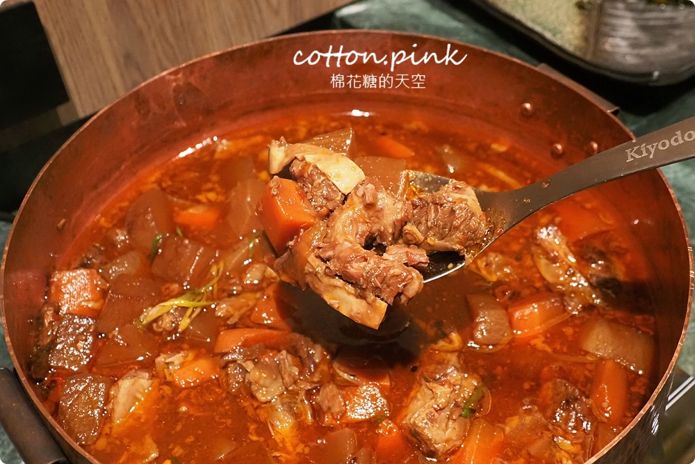 台中最新麻辣火鍋！重慶火鍋緋花～燉牛肉放題吃起來，燒肉風間最新品牌