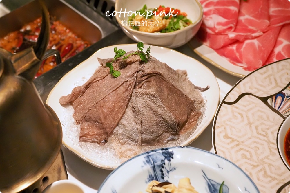 台中最新麻辣火鍋！重慶火鍋緋花～燉牛肉放題吃起來，燒肉風間最新品牌