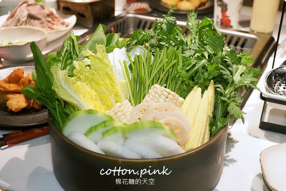 台中最新麻辣火鍋！重慶火鍋緋花～燉牛肉放題吃起來，燒肉風間最新品牌