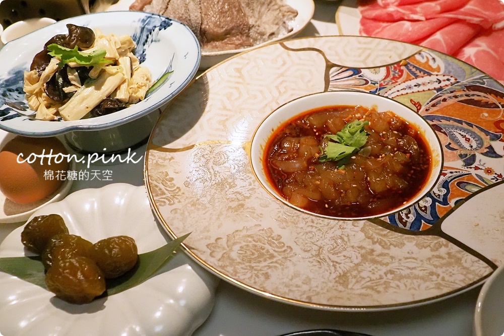 台中最新麻辣火鍋！重慶火鍋緋花～燉牛肉放題吃起來，燒肉風間最新品牌