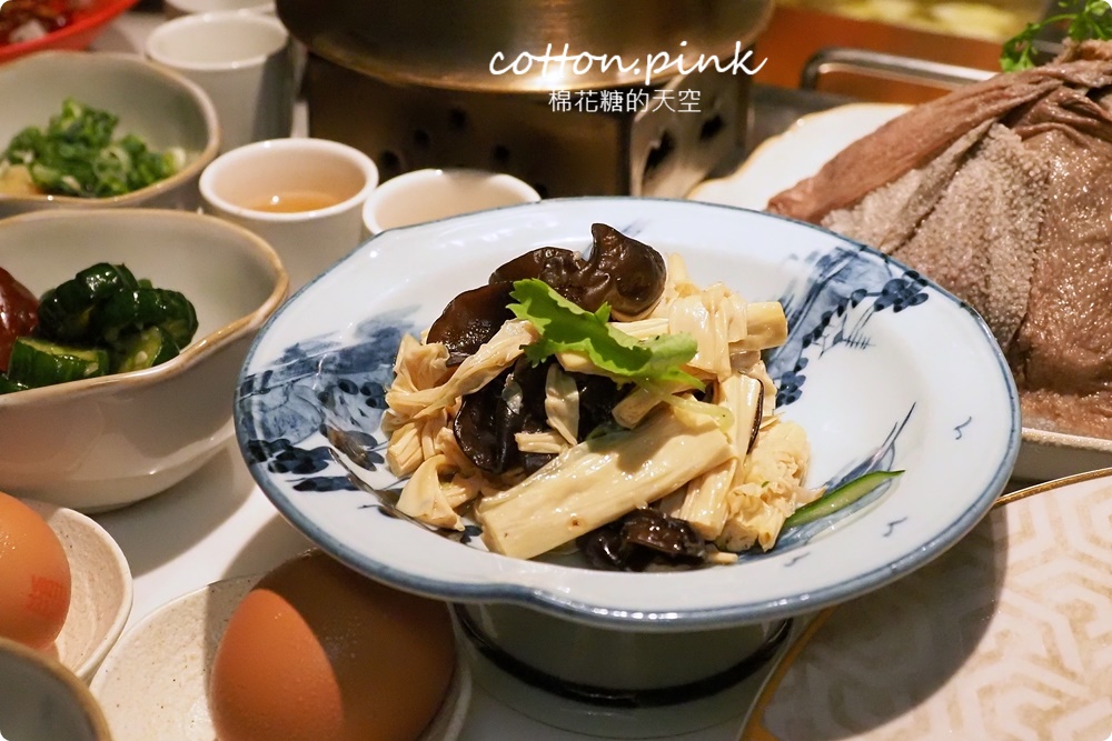 台中最新麻辣火鍋！重慶火鍋緋花～燉牛肉放題吃起來，燒肉風間最新品牌