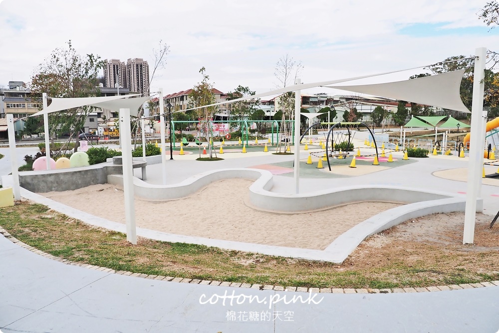 台中最夯公園-馬卡龍公園玩到不想回家啦！周邊好料美食推薦看這篇～