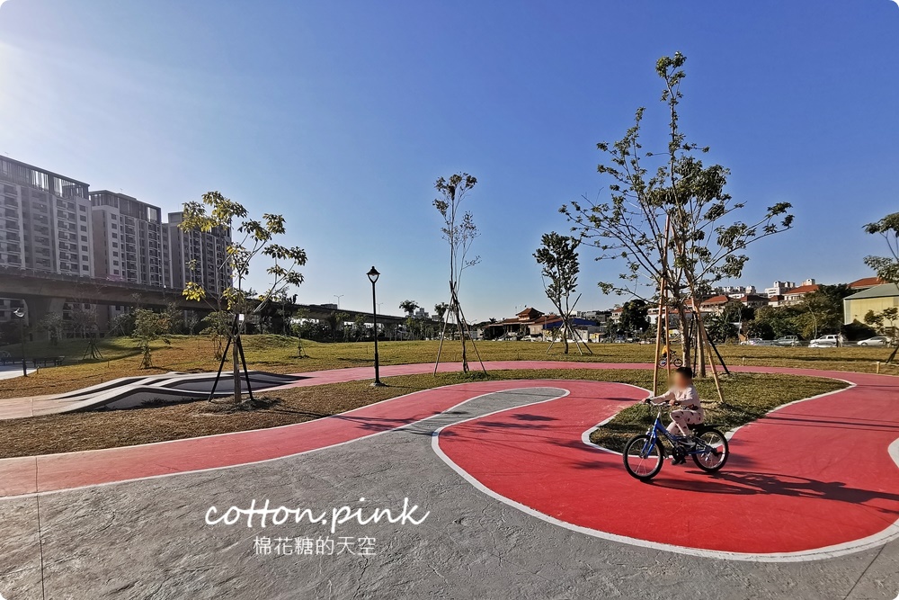 台中最夯公園-馬卡龍公園玩到不想回家啦！周邊好料美食推薦看這篇～