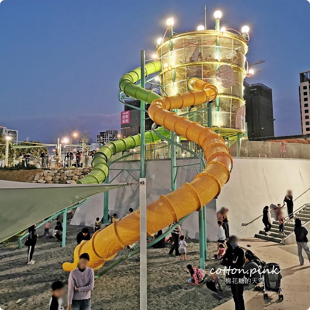 台中最夯公園-馬卡龍公園玩到不想回家啦！周邊好料美食推薦看這篇～