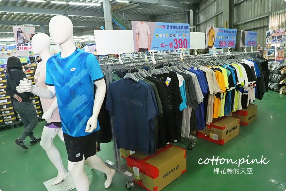 過年新鞋搶先買！休閒鞋百元有找~台中在地鞋廠開倉買一送一爆人潮