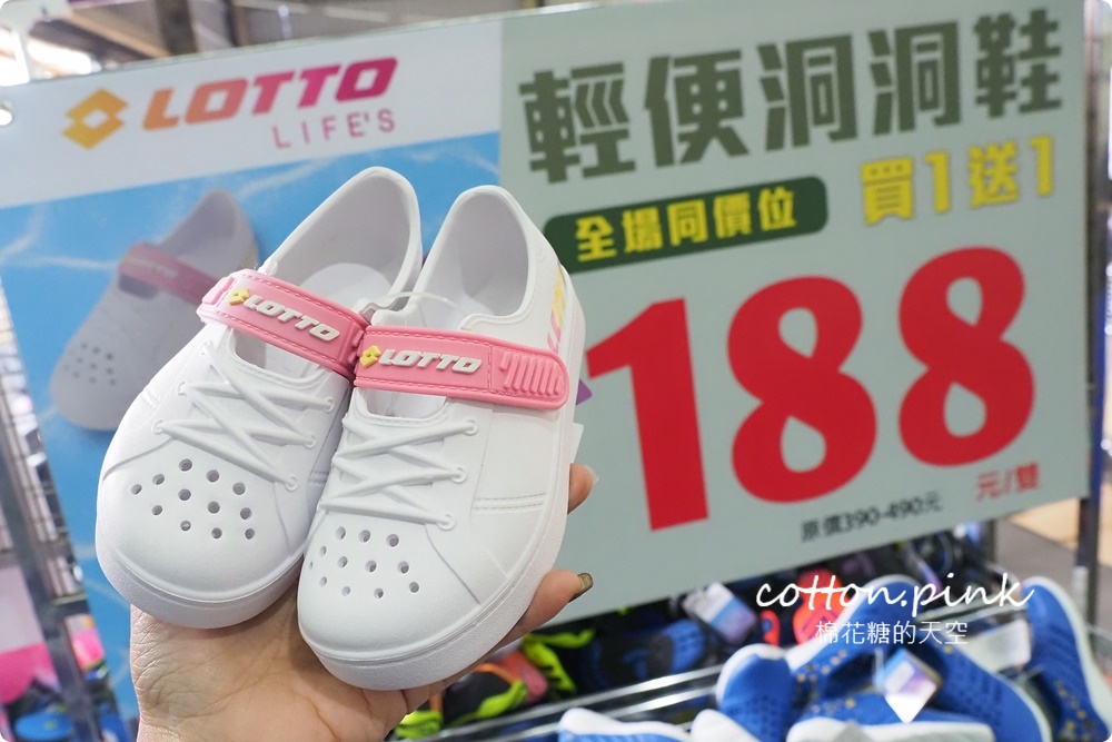 過年新鞋搶先買！休閒鞋百元有找~台中在地鞋廠開倉買一送一爆人潮
