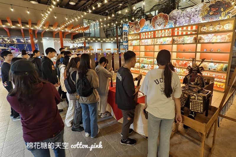 超美星光露營風市集就在夜市旁！當作美美室內用餐區也很可以！