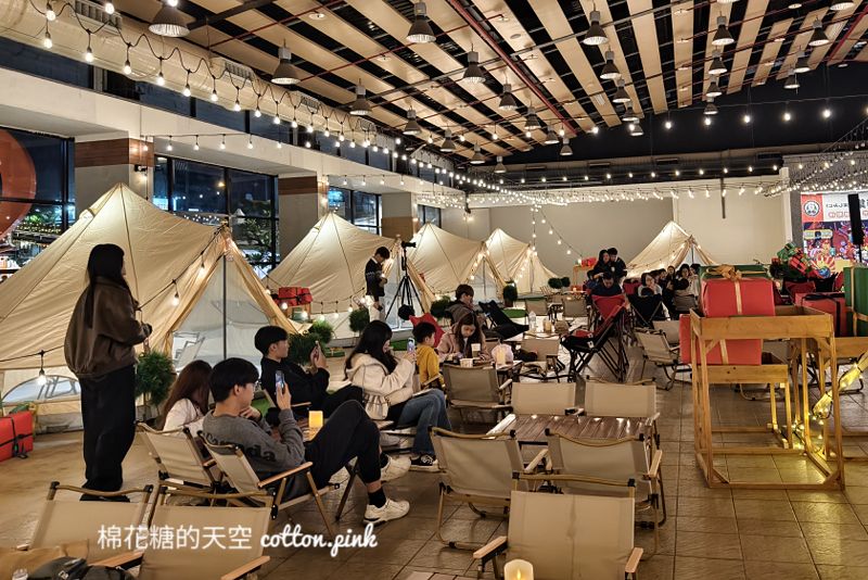 超美星光露營風市集就在夜市旁！當作美美室內用餐區也很可以！