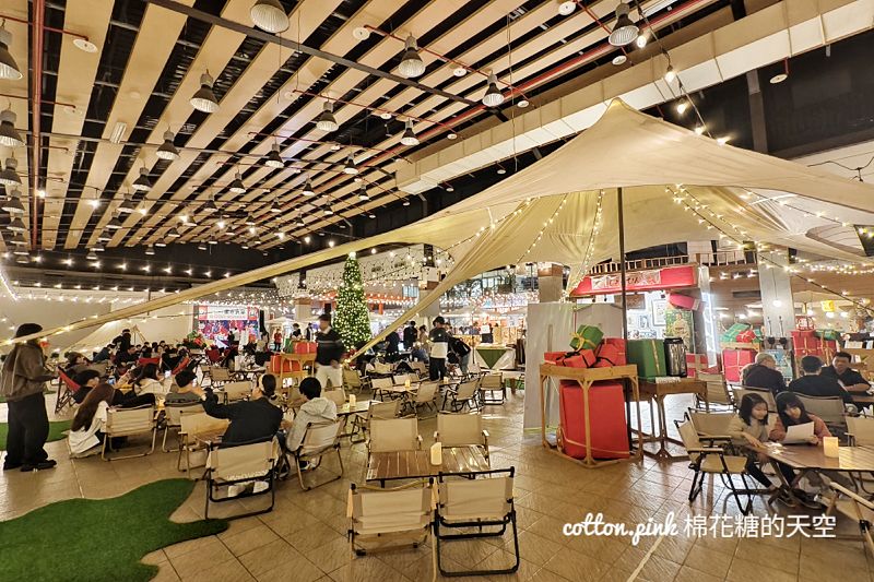 超美星光露營風市集就在夜市旁！當作美美室內用餐區也很可以！