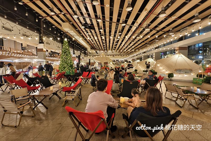 超美星光露營風市集就在夜市旁！當作美美室內用餐區也很可以！