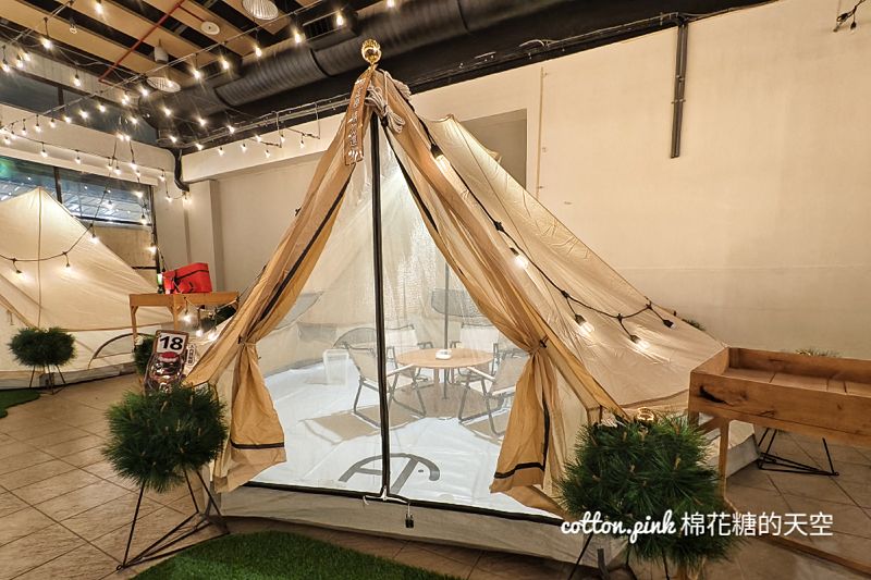 超美星光露營風市集就在夜市旁！當作美美室內用餐區也很可以！