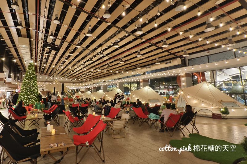 超美星光露營風市集就在夜市旁！當作美美室內用餐區也很可以！