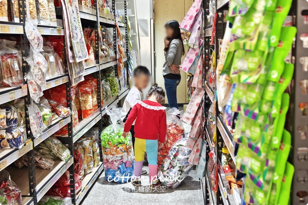 台中過年前一定要來！豐亞食品禮盒買十送一～限量巧克力超喜氣
