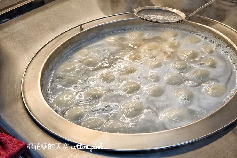 台中也有燒冷冰啦！冰角燒麻糬剉冰～加上芋頭超對味！