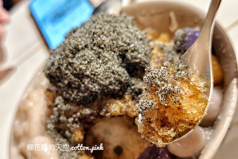 台中也有燒冷冰啦！冰角燒麻糬剉冰～加上芋頭超對味！