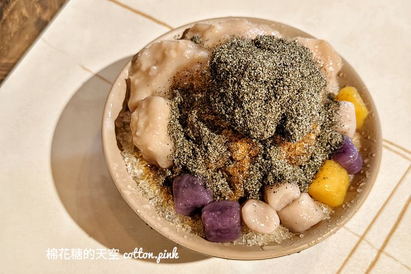 台中也有燒冷冰啦！冰角燒麻糬剉冰～加上芋頭超對味！