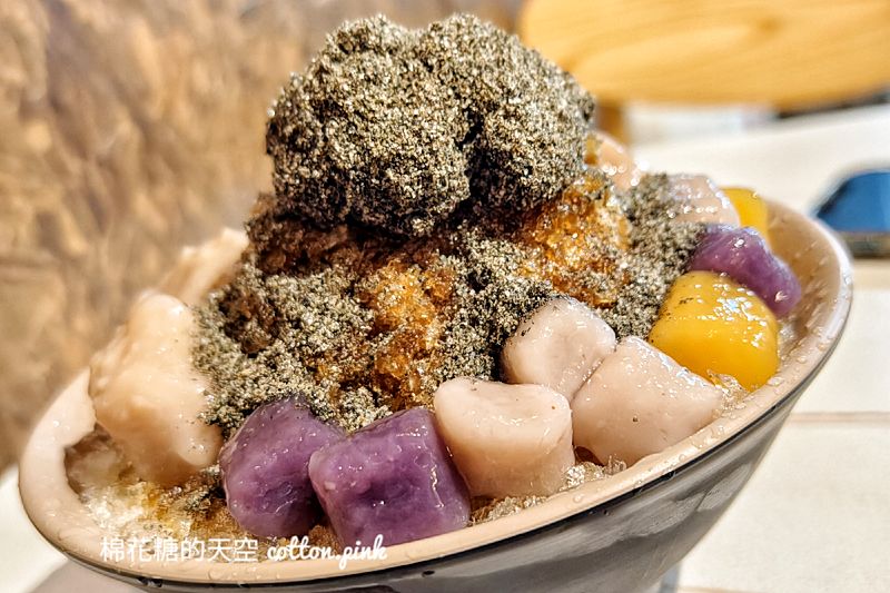 台中也有燒冷冰啦！冰角燒麻糬剉冰～加上芋頭超對味！