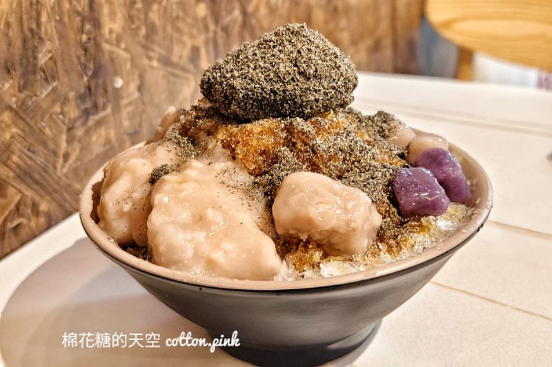 台中也有燒冷冰啦！冰角燒麻糬剉冰～加上芋頭超對味！