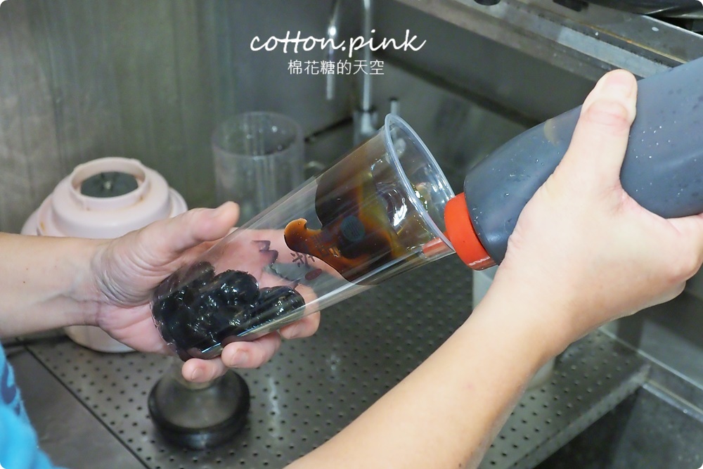 逢甲夜市飲料店出現冒煙小茶壺！點茶三昧不只龍珠又有新玩意