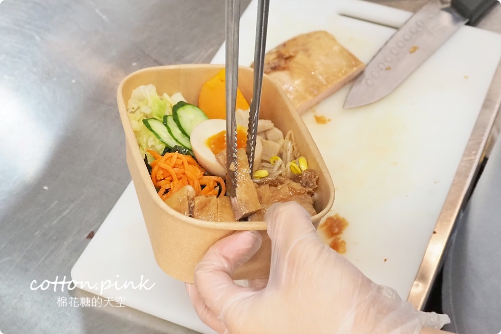 台中健康餐盒推薦-咕蔬搖便當八種配菜超好料！滿額法國麵包免費送