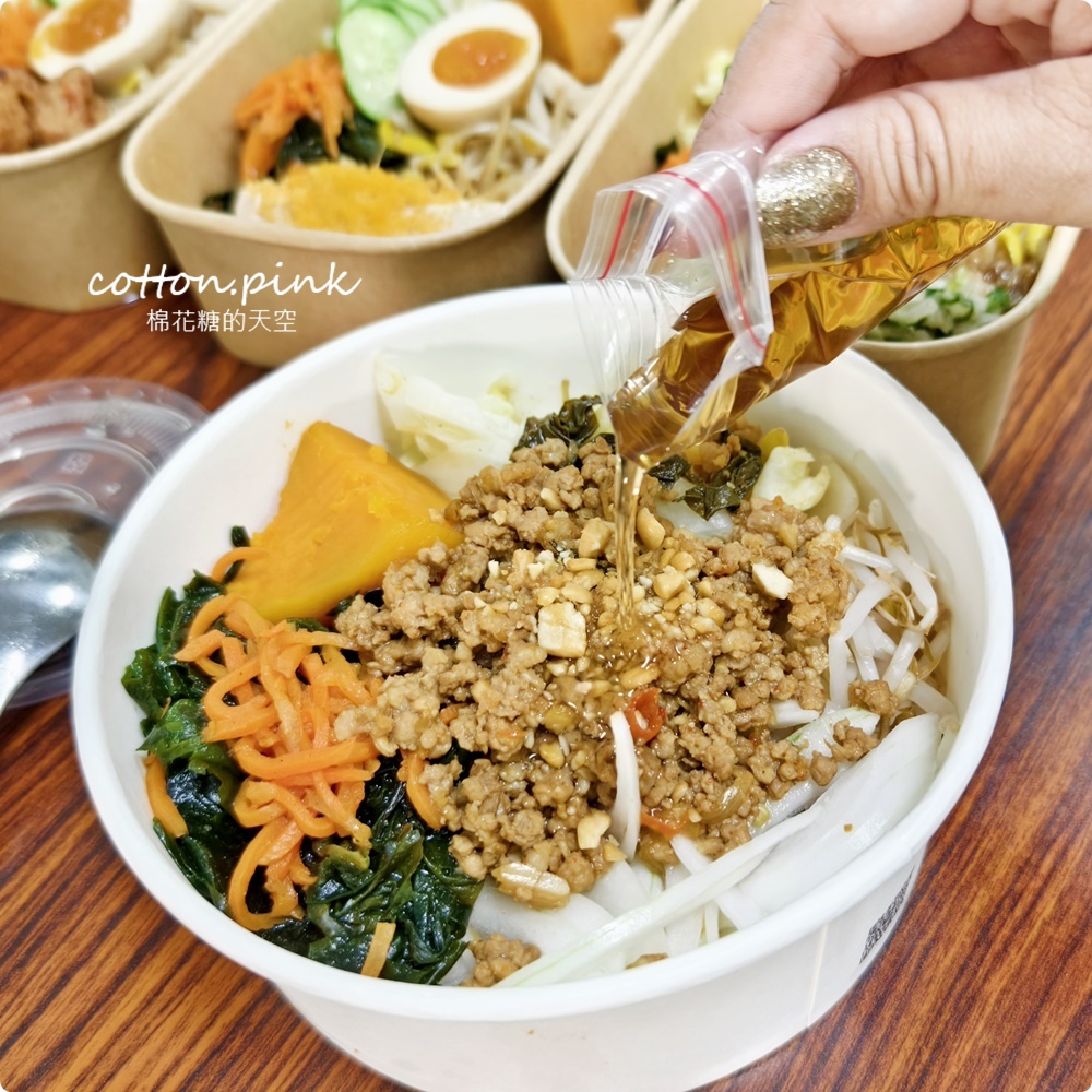台中健康餐盒推薦-咕蔬搖便當八種配菜超好料！滿額法國麵包免費送
