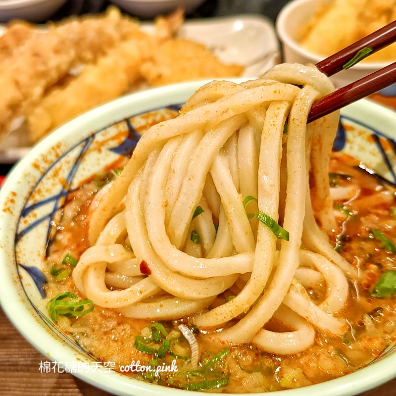 百貨美食隱藏版吃法！丸龜製麵烏龍麵蔥花、天婦羅花吃到飽