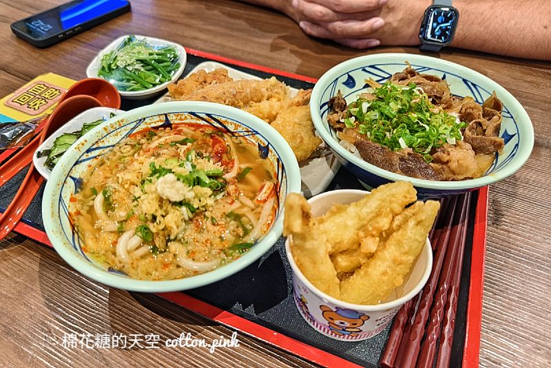 百貨美食隱藏版吃法！丸龜製麵烏龍麵蔥花、天婦羅花吃到飽