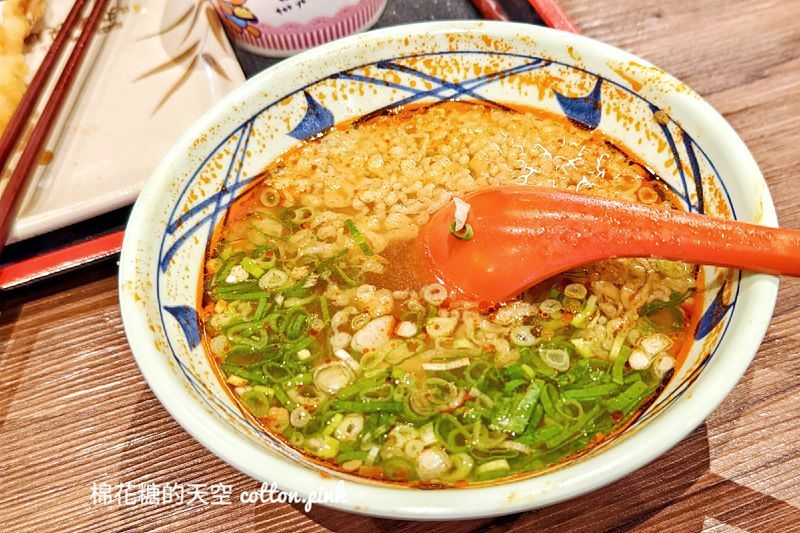 百貨美食隱藏版吃法！丸龜製麵烏龍麵蔥花、天婦羅花吃到飽