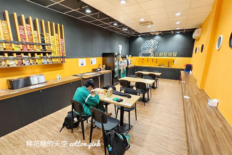 台中逢甲附近也有無人拉麵店!24小時營業~超過十款韓國泡麵大集合