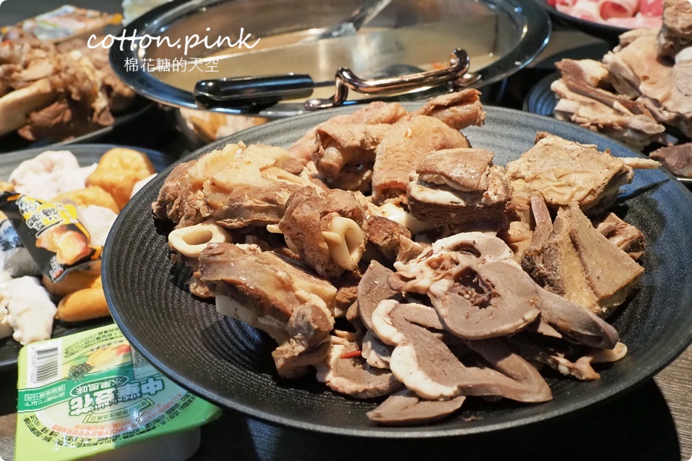 台中羊肉爐吃到飽-耀武羊威自助吧提供七種羊部位！聚餐還有VIP包廂