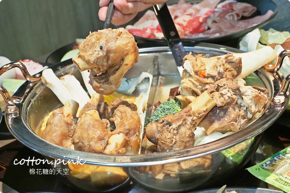 台中羊肉爐吃到飽-耀武羊威自助吧提供七種羊部位！聚餐還有VIP包廂