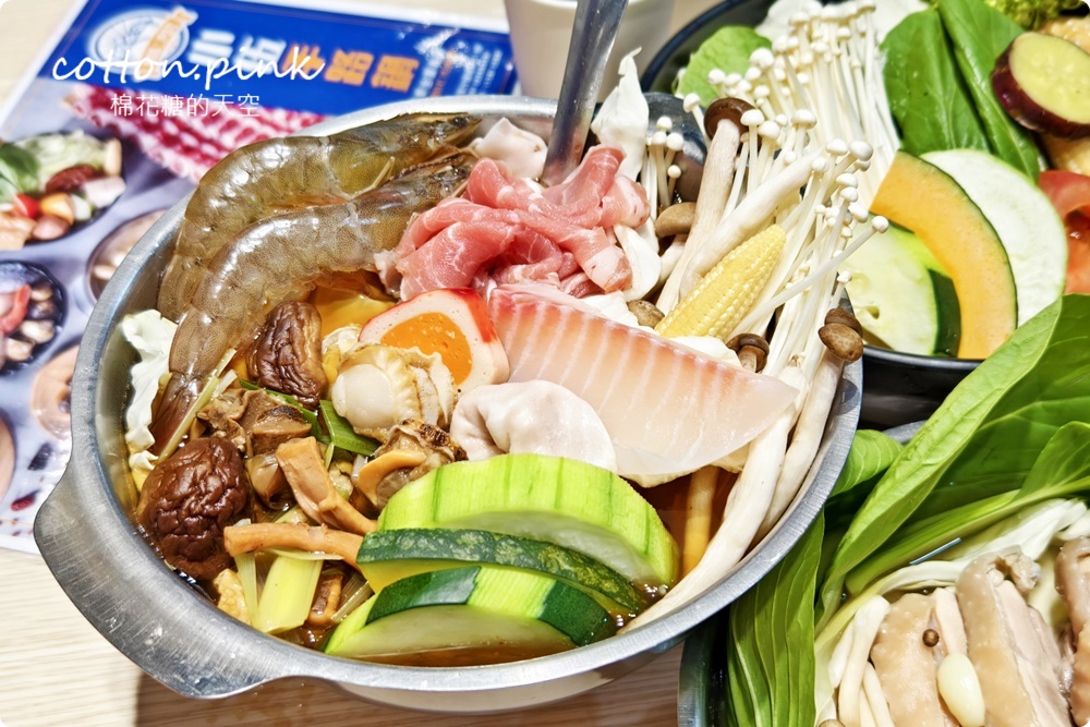 台中火鍋推薦|小伍手路鍋超過十種湯底樣樣用心!17盎司大肉盤超過癮