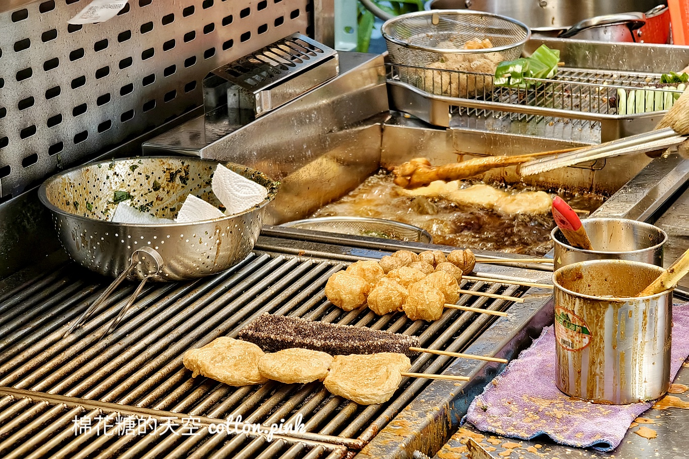 品燒炭烤新分店開幕啦！串燒一樣排得好整齊阿！