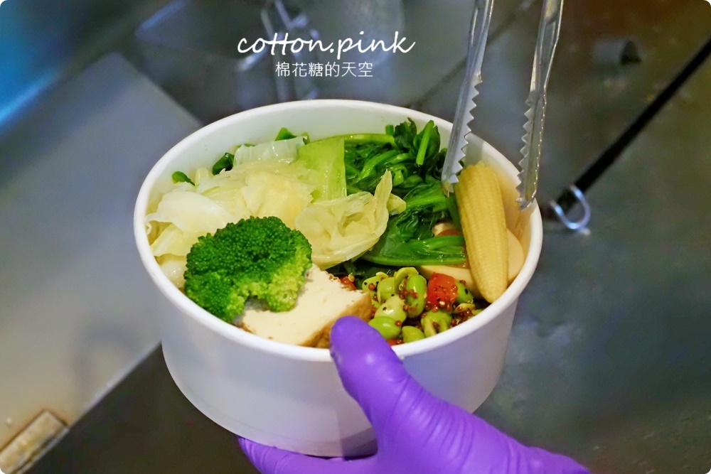台中健康便當推薦|爍軒健康餐盒八種配菜超澎湃！少見蒟蒻麵彈牙必吃