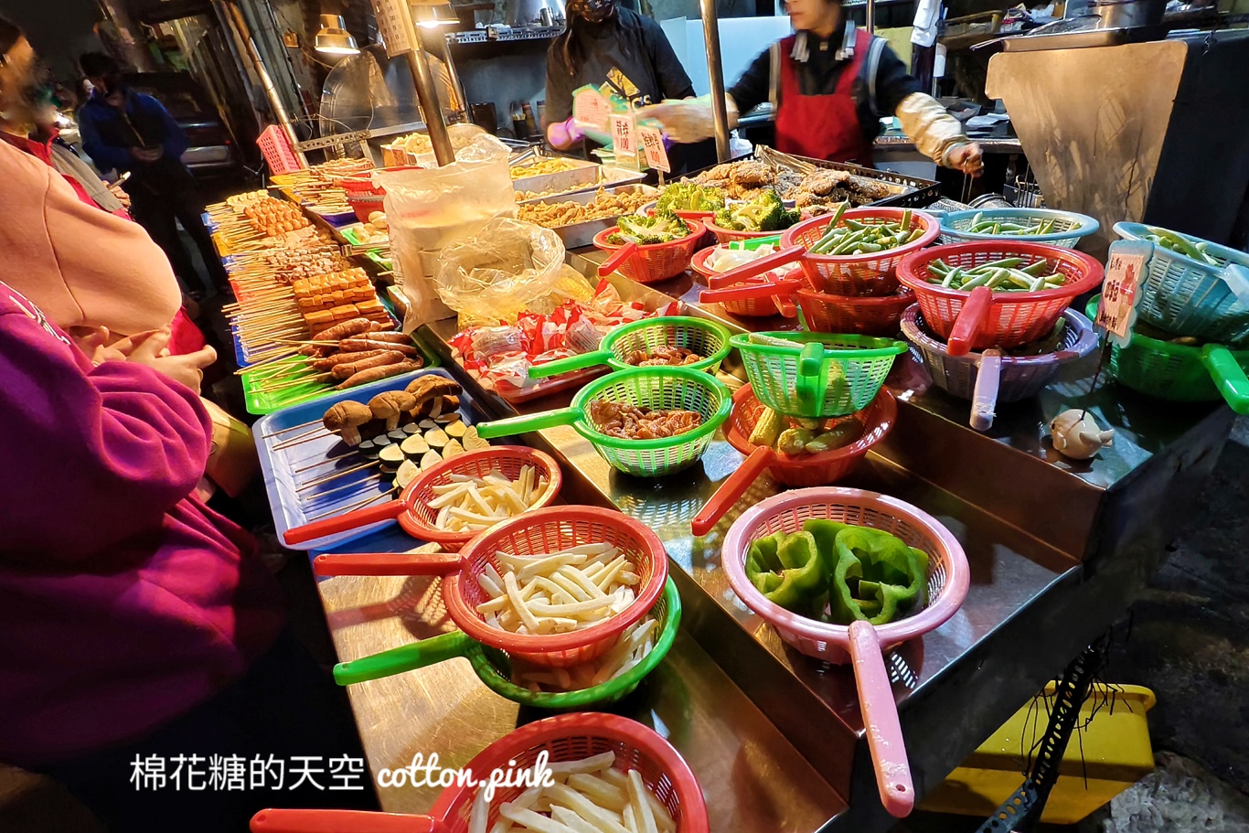 台中大里頂呱呱烤肉宵夜場一次滿足鹹酥雞、串燒兩種願望