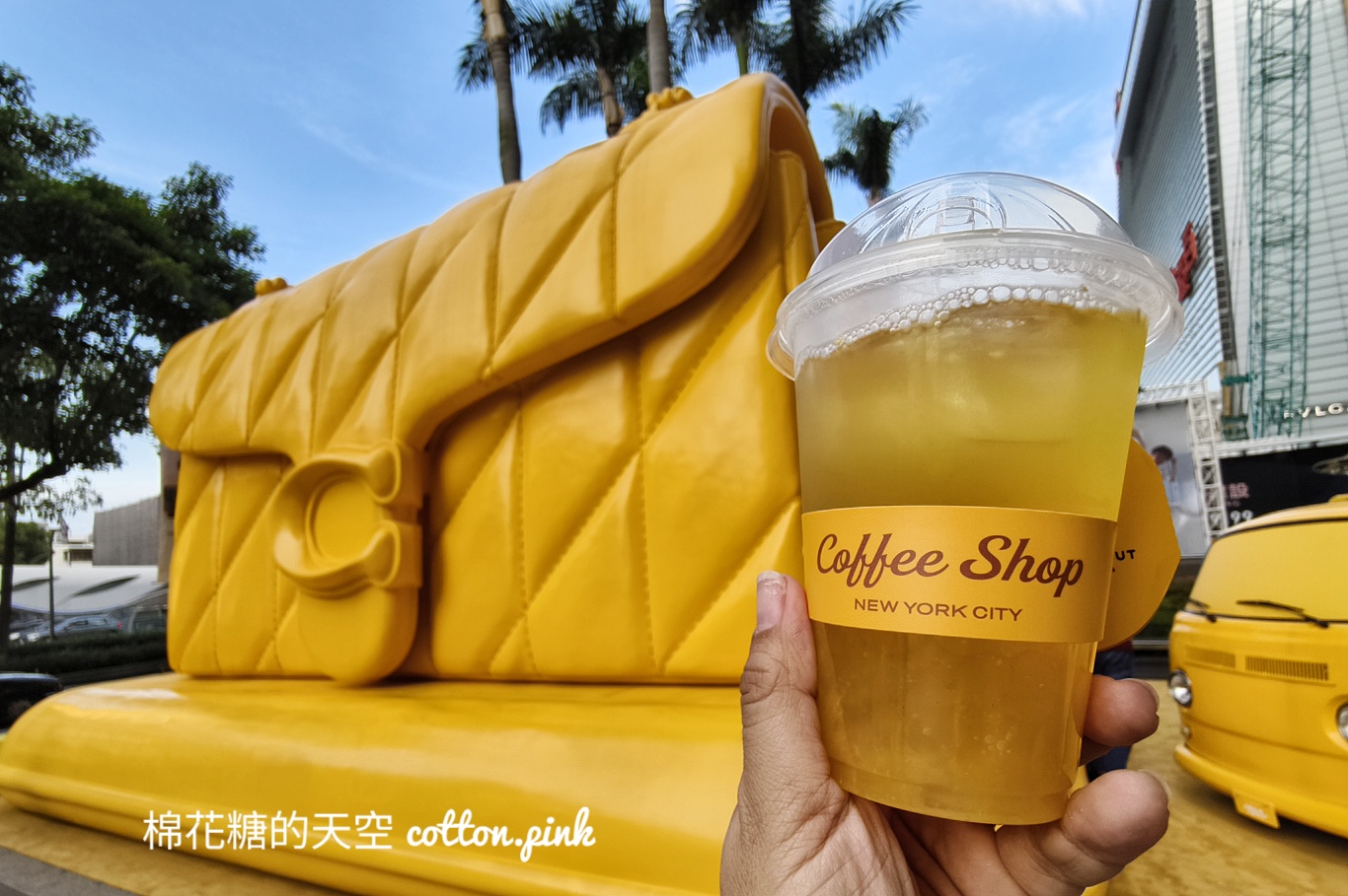 超巨COACH包包降落台中！完成任務還有免費飲料帶回家