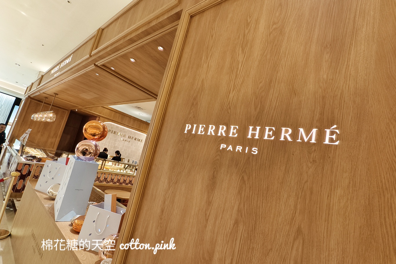 Pierre Hermé台中馬卡龍專賣店悄悄開幕！內用區同步開放