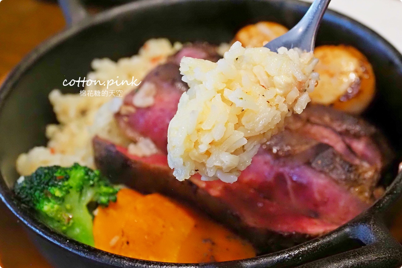 台中牛排|傑克兄弟牛排館就在公益路!獨家黑麥麵包吃到飽.復古遊戲機免費玩