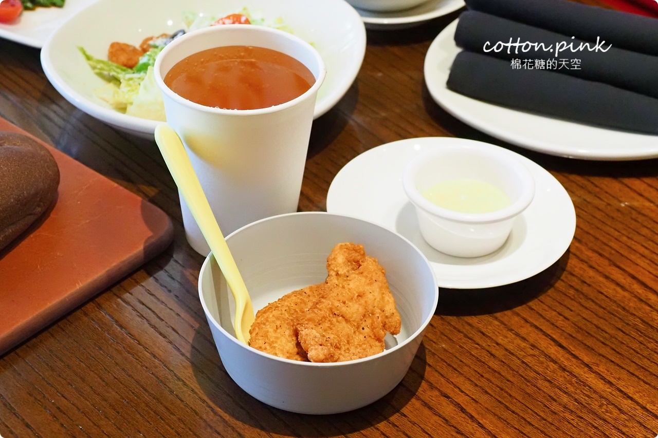 台中牛排|傑克兄弟牛排館就在公益路!獨家黑麥麵包吃到飽.復古遊戲機免費玩
