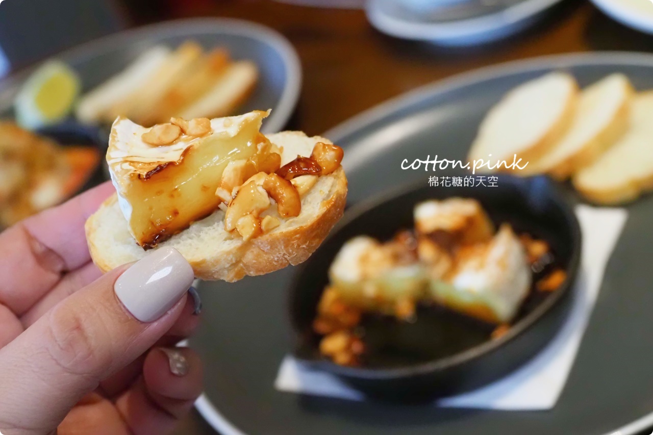 台中牛排|傑克兄弟牛排館就在公益路!獨家黑麥麵包吃到飽.復古遊戲機免費玩